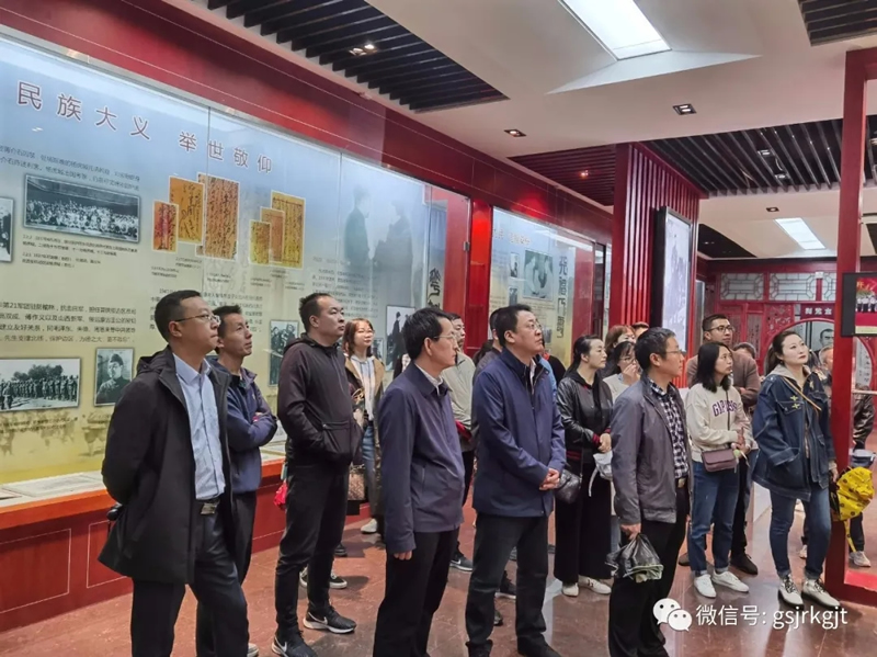 天水市政府金融辦、甘肅金控天水擔保公司、天水卓雅服飾公司黨支部聯(lián)合舉行主題黨日活動